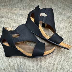 Adrienne Vittadini Black Wedge Sandals Size 7M